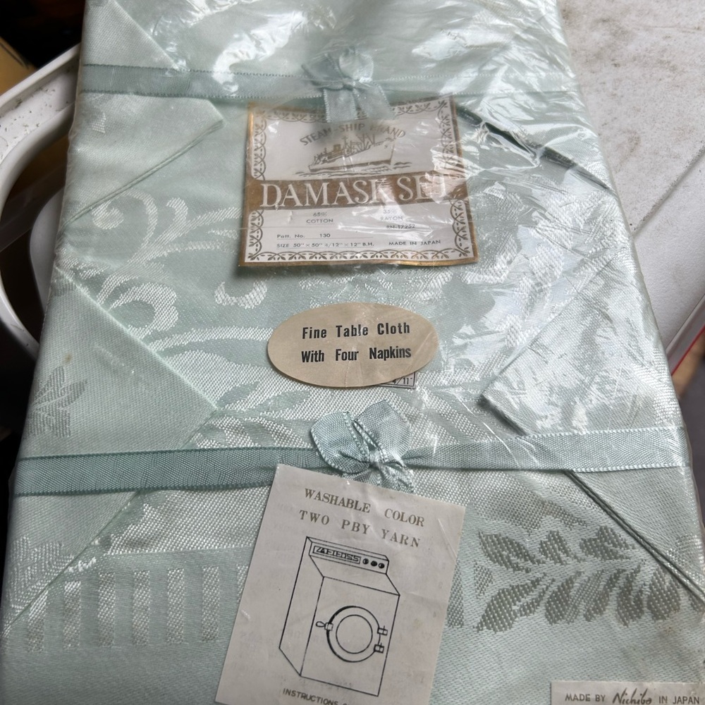 Nicholas Damask Tablecloth Set - Soft Green